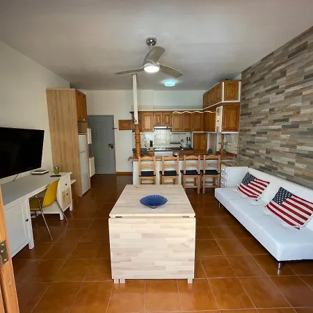 Tenerife Vacaciones, Quiet Near The Ocean And Local Food Spots And Coastal Walks, Fast Wifi Apartment