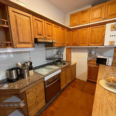 Tenerife Vacaciones, Quiet Near The Ocean And Local Food Spots And Coastal Walks, Fast Wifi Apartment *